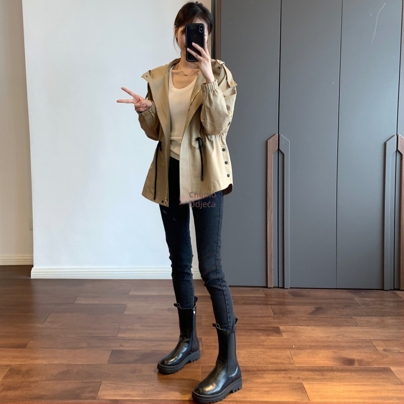 Windbreaker jakna s kapuljačom i strukom — mješavina pamuka i poliestera, glavni materijal poliester, srednja gustoća, ultra kratka duljina