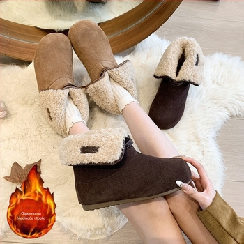 Ženske zimske čizme, gornji dio od suedea, unutrašnjost od umjetnog pliša, niski kroj, gumena potplata