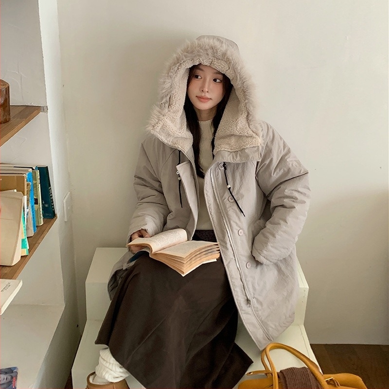 Ženski kaput od pamuka s kapuljom i umjetnim krznom, karirani uzorak, širok kroj, zatvarač.