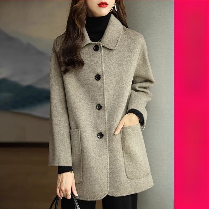 Ženski kaput od poliestera s krznenim ovratnikom, jednostruko kopčanje, slobodna silueta, srednja duljina