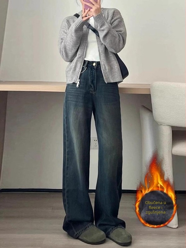 Ženske farmerice s flis podstavom, topli retro stil, visokog struka i ravni kroj, denim od pamuka s 70–80% pamuka i 30–50% poliestera, distressed detalji, zip i kopče.