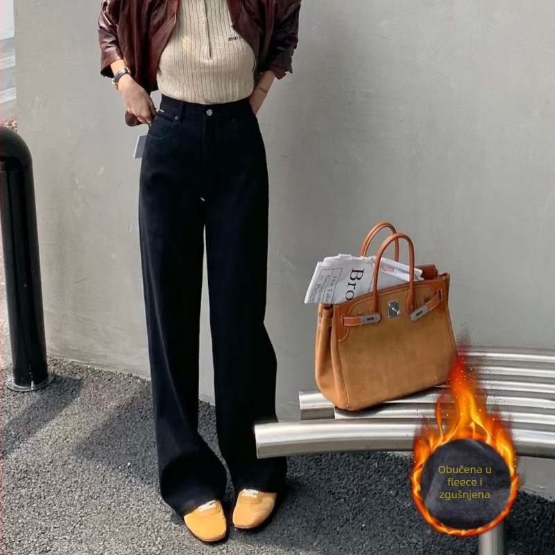 Ženske farmerice s flis podstavom, topli retro stil, visokog struka i ravni kroj, denim od pamuka s 70–80% pamuka i 30–50% poliestera, distressed detalji, zip i kopče.
