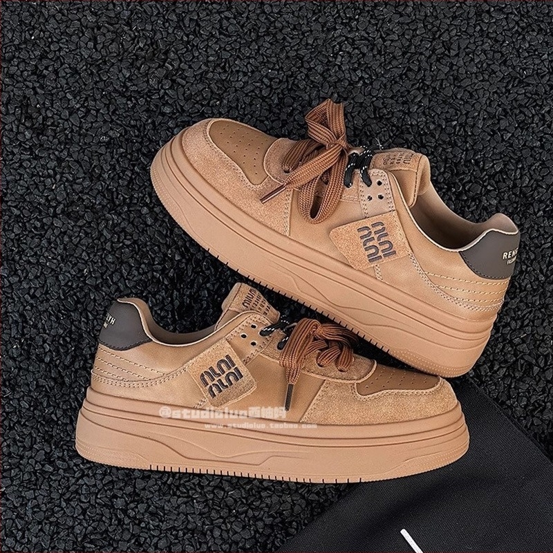 Muške tenisice Forrest Gump: mrežasti gornji dio, vezanje, gumena potplata, podstava od ovčje kože