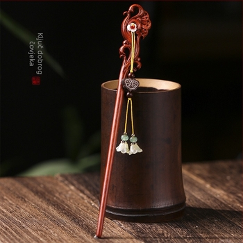 Hajtć za kosu od palisandra, retro stil; Materijal: Lobular red sandalwood; SKU: 6234750; Katalog: Ljeto 2021