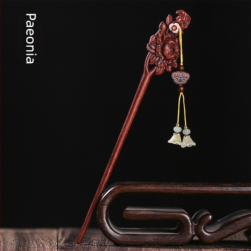 Hajtć za kosu od palisandra, retro stil; Materijal: Lobular red sandalwood; SKU: 6234750; Katalog: Ljeto 2021