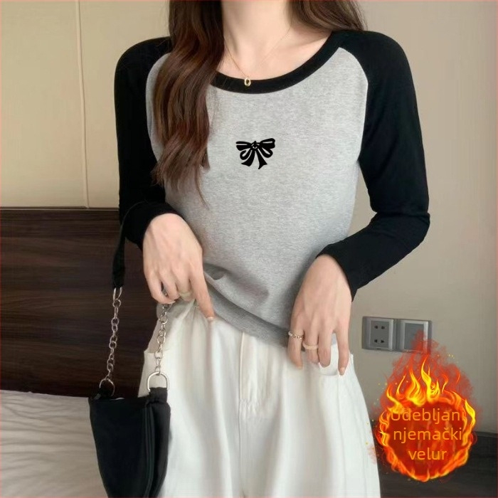 Dvostrano velur print slim-fit top s dugim rukavima i okruglim izrezom; poliester velur 50–70% glavni i sekundarni