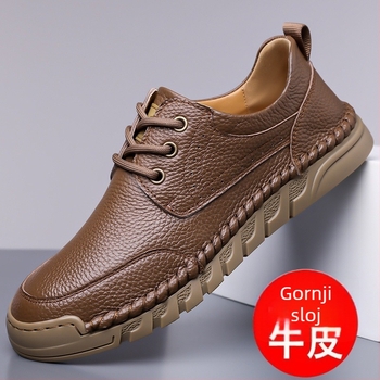 Muške slip-on cipele od prave kože s gumenim đonom, okrugli vrh, niski blok-peta 1–3 cm, frosted završni sloj, ležerni poslovni stil
