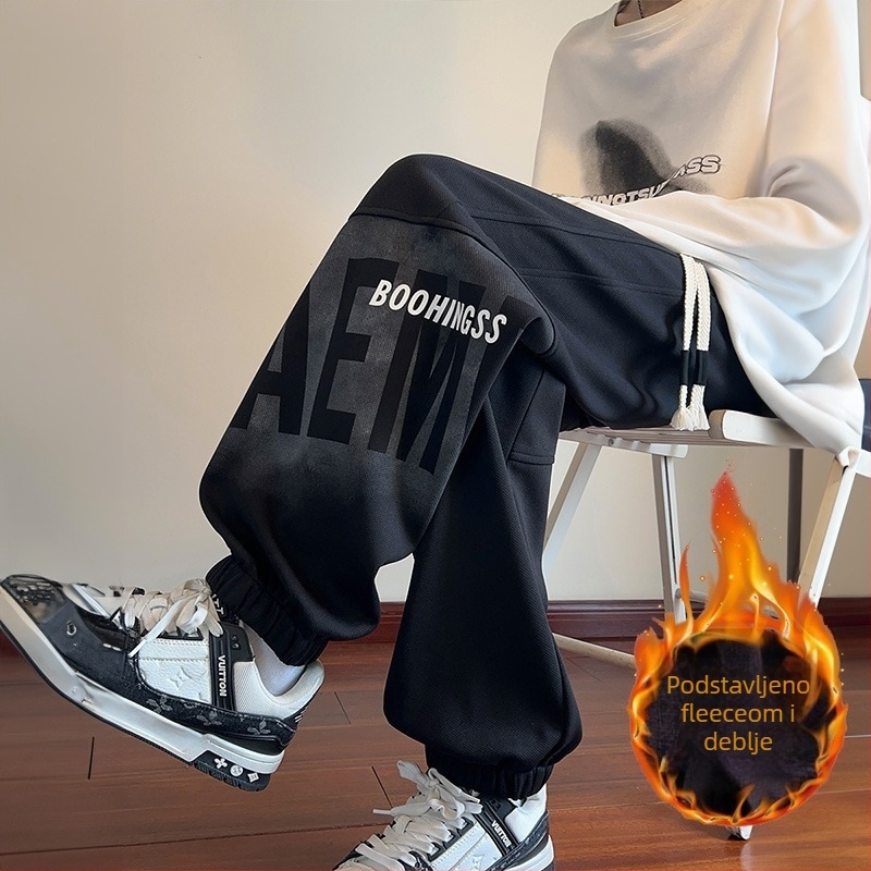 Muške fleece sportske hlače, slobodan kroj, pojas s vezicom, print s tekstom, poliester