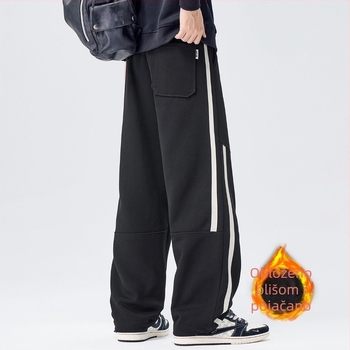 Muške duge sportske hlače s fleece podstavom, opuštenog ravnog kroja, struk s vrpcom za vezivanje, materijal 60% pamuk, 40% poliester, zimsko