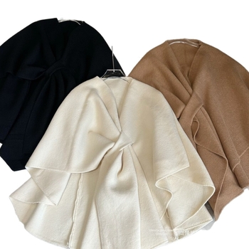 Ženski kaput s pelerinom Shawl Cape, od krzna kunića <30%> i Spandex 30–50%, jesen 2025
