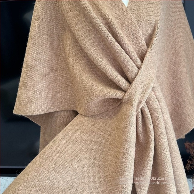 Ženski kaput s pelerinom Shawl Cape, od krzna kunića <30%> i Spandex 30–50%, jesen 2025