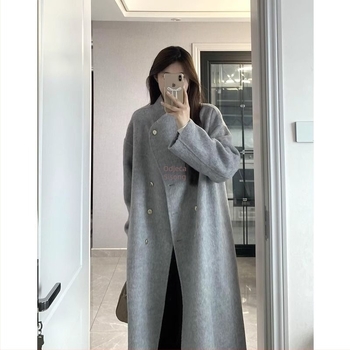 Ženski kratki chenille kaput, uska silueta, s poluturtleneck ovratnikom, duljina 40–50 cm