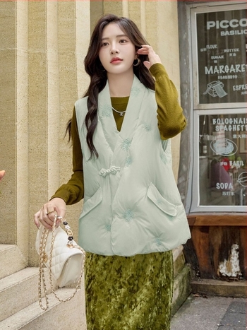 Down prsluk s V izrezom, punilo od bijelog patka, 86–90% udjela perja, 51–100 g punjenja, slobodan kroj