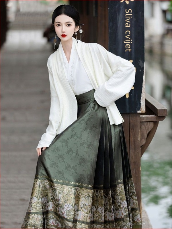 Hanfu haljina za jesen-zimu, kineskog stila Ming inspiriran, ženski maxi set s otiskom, poliester tkanina; glavni dio 70–80% poliester; sekundarni <30%; tisak; sezona: jesen 2023.