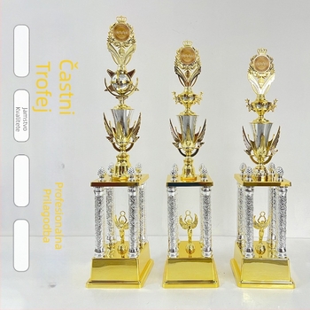 Trofej s četiri stupa – plastičan, prilagodljiv, tisak logotipa moguć, Brend Moral Style, pogodan kao poklon