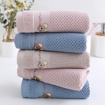 Set pamukovih ručnika s japanskim uzorkom ćelijom (kvadratni, dječji i za lice) prozračan, mekan; 80 g, 32s pređa, izvezeni uzorak, upijanje 16–20 s