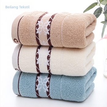 Pamuk jacquard ručnik za lice i ruke, 32S pređa, dugovlaki pamuk, mekan i upijajući, udio pamuka 95%, težina 100–120 g