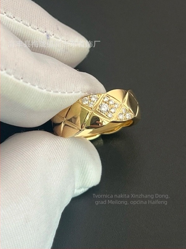 Prsten od legure s pozlaćivanjem 18K, rhombus mrežni dizajn, CNC ugravirano, Seiko završna obrada, unisex