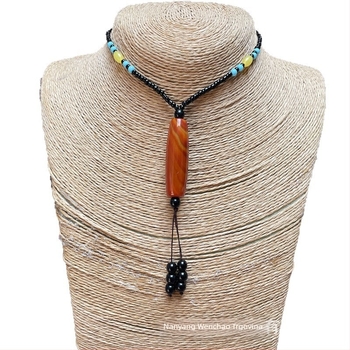 Prirodni ahat geometrijski privjesak, polirani završni sloj, čistoća Vs