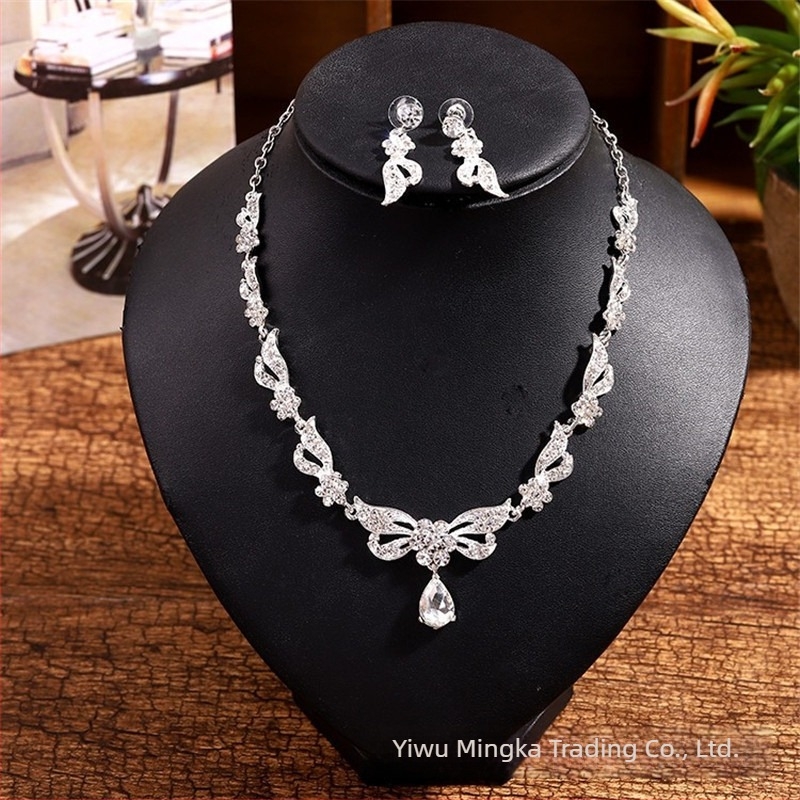 Vjenčani set nakita: tiara, ogrlica i naušnice s rhinestones; legura, križni lanac; motivi: ljubav/kapljica/zvono