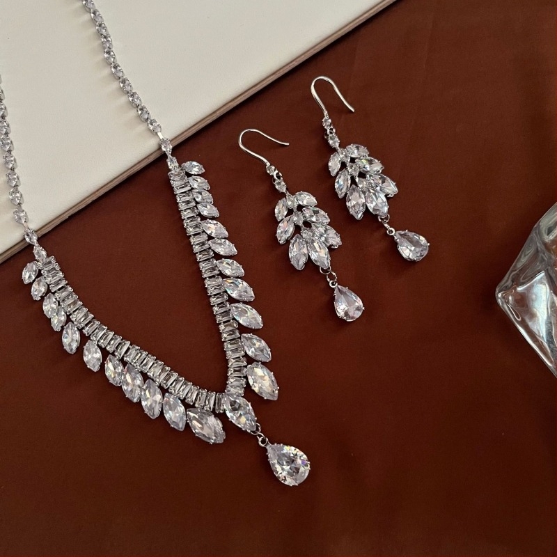 Set nakita: ogrlica i naušnice; lanac od legure; klavikularni lanac; privjesak rhinestone; uzorak: srce / kapljica vode / zvono; podesiva duljina
