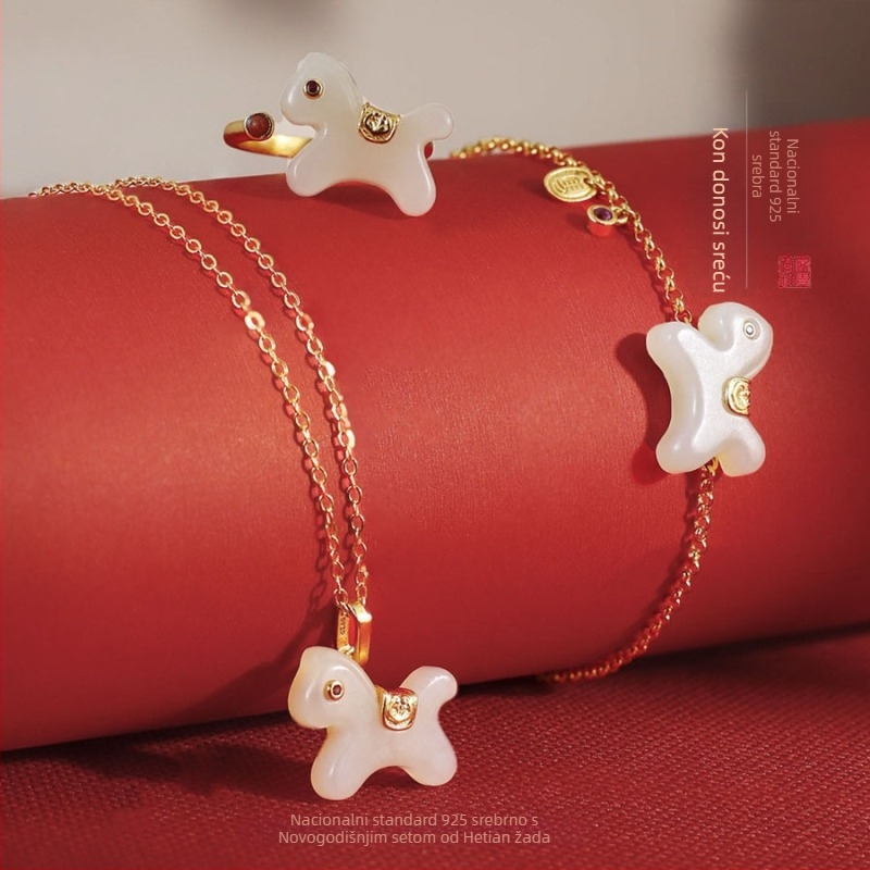 Set nakita od Hetian jade: naušnice, ogrlica i narukvica; zodijak konja s konstelacijom; lanac u obliku slova O; prirodni kameni; kineski stil, književno retro
