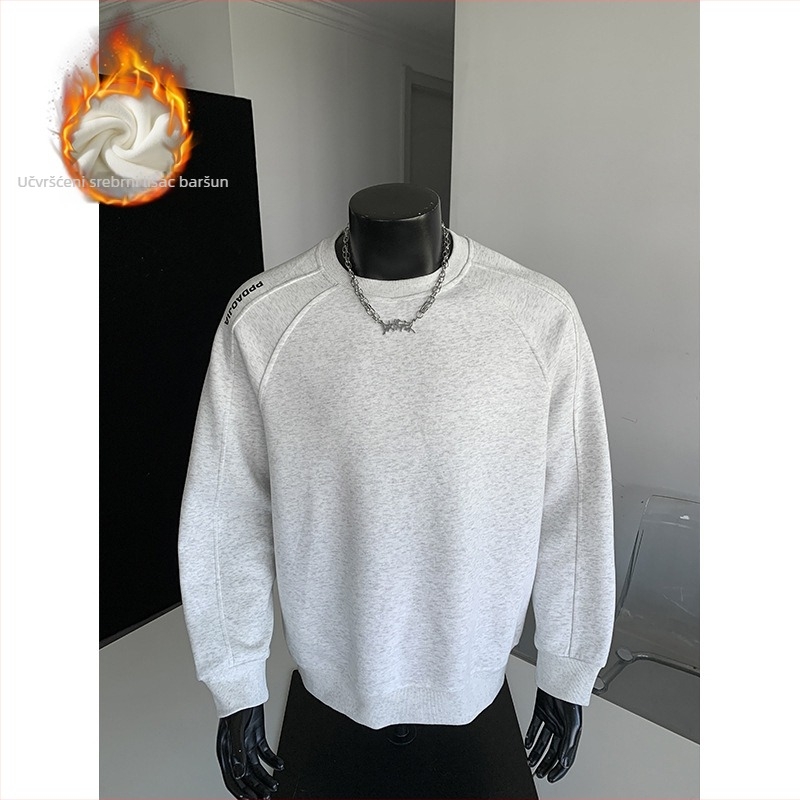 Muški teški fleece pulover dukserica, dugih rukava, bez kapuljače, tisk s natpisom; dvostruka tkanina: vanjska 51% pamuk / 49% poliester; unutarnja 95,8% poliester / 4,2% elastan; jesen 2025