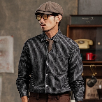 Muška prugasta košulja s dugim rukavima i reverom; poliester 91–95%, prozračna, upija vlagu
