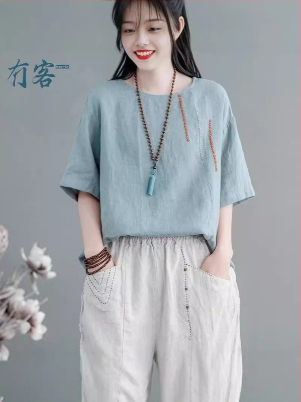 Vezeni T-majica od pamuka i lana, okrugli izrez, kratki rukavi, udoban kroj, jednobojna boja, Ljeto 2024