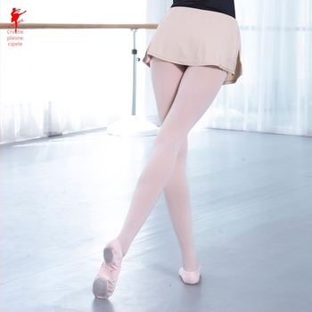 Moderna plesno odijevanje za odrasle žene – pogodna za balet, latino, folklor i društvene plesove; Materijal: mješavina kemijskih vlakana s 90% spandeksa; Podstava: mješavina kemijskih vlakana s 90% spandeksa