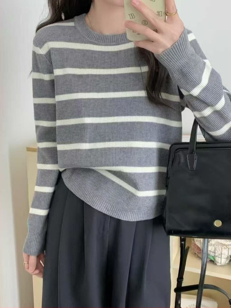 Slobodno krojeni pleteni džemper s okruglim izrezom i dugim rukavima, mješavina icy silk-spandeks, 3D uzorak