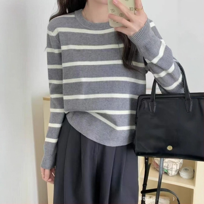 Slobodno krojeni pleteni džemper s okruglim izrezom i dugim rukavima, mješavina icy silk-spandeks, 3D uzorak