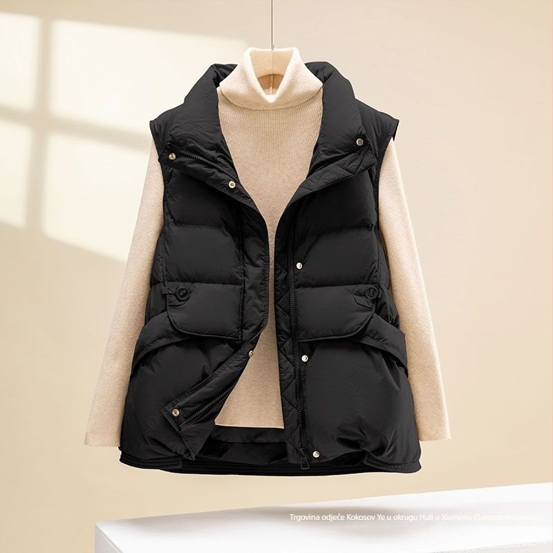 Vesta s vunenim punilom, V izrez, zatvara se jednim gumbom, glavni materijal Rayon 80–90%, proljeće 2025