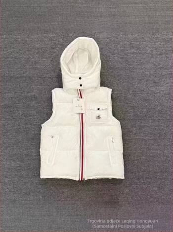 Muška kapuljačasta puffer vest s džepovima na zip, vanjska tkanina od poliestera, pamukovo punilo, acetat podstava, zima 2025