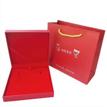 Kutija za skladištenje nakita — kartonirana konstrukcija, namijenjena skladištenju nakita, uključuje kreativnu čestitku