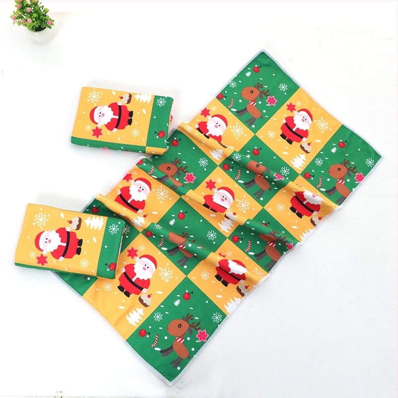 Mikrovlaknasti božićni ručnik s prilagođenim printom, 100–120 g, 32 vlakna, tiskovni proces, visoka gustoća