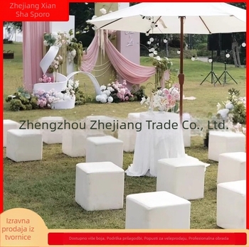 Set stola i stolica, kvadratnog oblika, poliester, zaštita od prašine i dekorativna funkcija, moderni minimalistički stil.