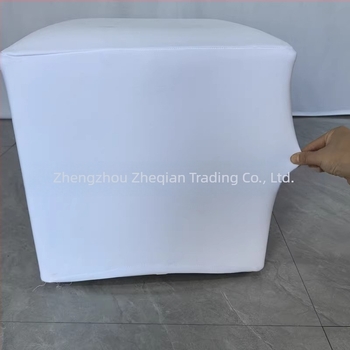 Set stola i stolica, kvadratnog oblika, poliester, zaštita od prašine i dekorativna funkcija, moderni minimalistički stil.