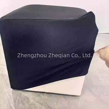 Set stola i stolica, kvadratnog oblika, poliester, zaštita od prašine i dekorativna funkcija, moderni minimalistički stil.