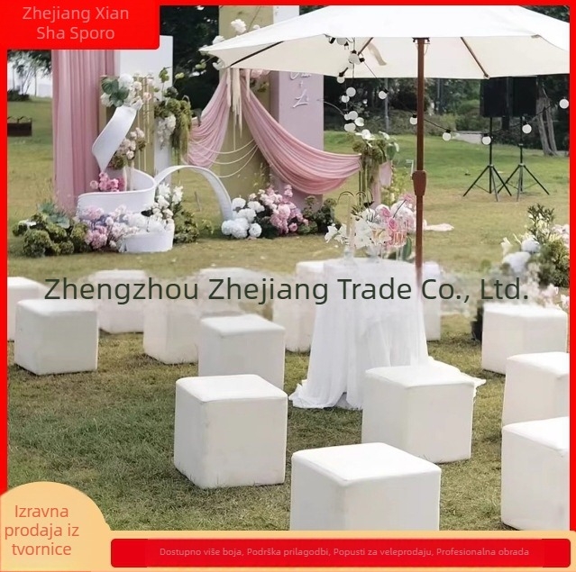 Set stola i stolica, kvadratnog oblika, poliester, zaštita od prašine i dekorativna funkcija, moderni minimalistički stil.