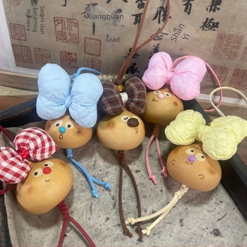 Kljucni lančić u obliku tikve, ručna izrada, originalni dizajn, jesensko izdanje 2025