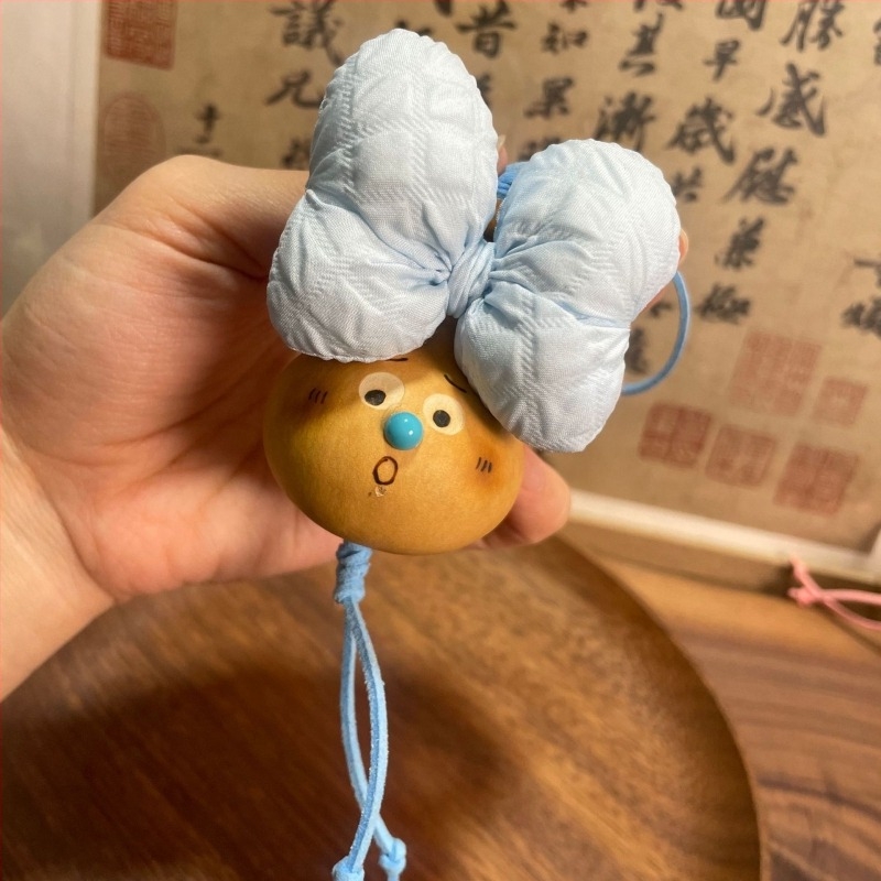 Kljucni lančić u obliku tikve, ručna izrada, originalni dizajn, jesensko izdanje 2025