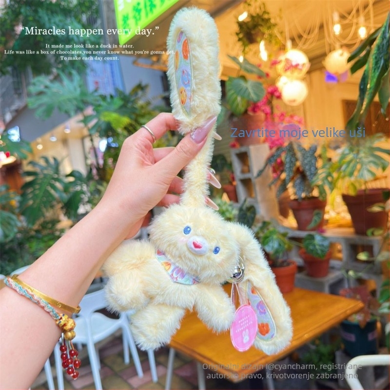 Plišani ključni lanac sa zecom, crtani stil