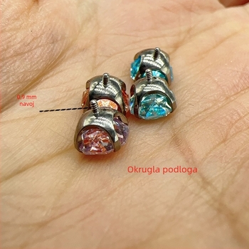 Naušnice od titanijevog legura G23, gradientni osmerokutni rose-cut dizajn, 0,9 mm šipka, polirane, unisex