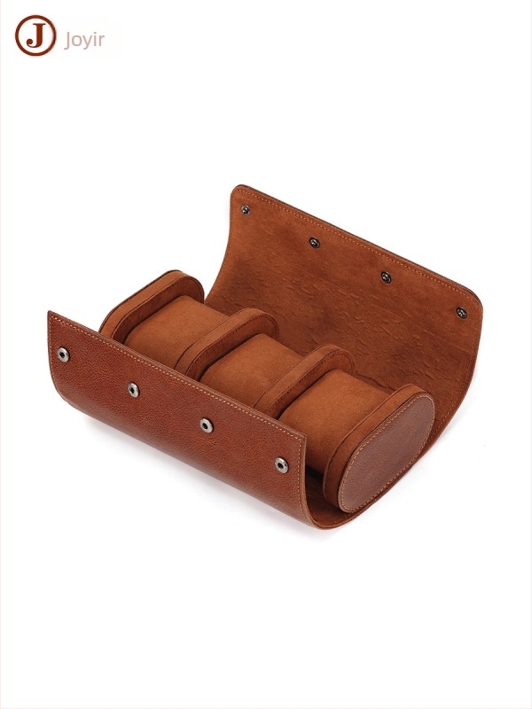 Kutija za satove od prave teleće kože, ručno izrađena, prijenosna za putovanja; otporna na prašinu i vibracije. Specifikacije: Pakiranje: 1 kom.; Podrijetlo: Guangzhou; Tisak loga: Da; Prilagodba: Da; Licencirana privatna oznaka: Da.