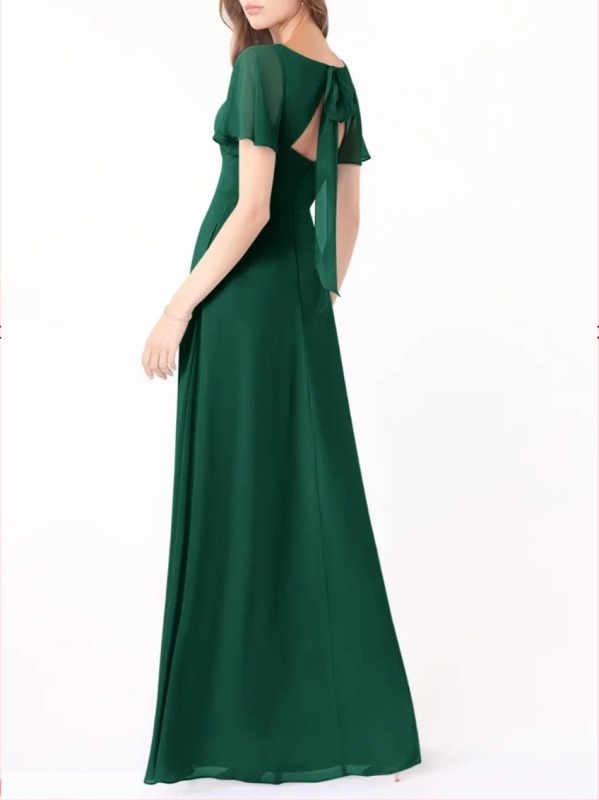 Haljina za djeveruše od šifona s dubokim V izrezom, kratkim volanastim rukavima, leđa bez naramenica s vezom, duga A-linija sa visokim prorezom na suknji.