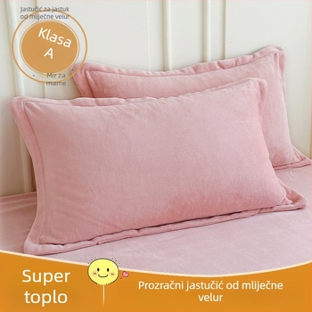 Jastučnica od velura – materijal velur, reaktivno bojanje, ravno tkanje, moderni minimalistički stil.