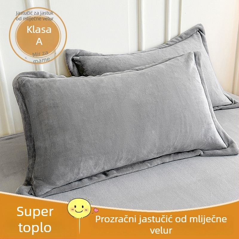 Jastučnica od velura – materijal velur, reaktivno bojanje, ravno tkanje, moderni minimalistički stil.