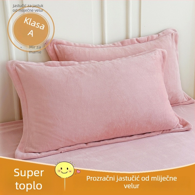 Jastučnica od velura – materijal velur, reaktivno bojanje, ravno tkanje, moderni minimalistički stil.