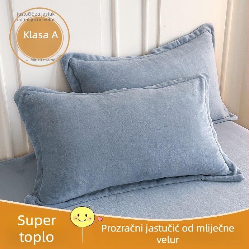 Jastučnica od velura – materijal velur, reaktivno bojanje, ravno tkanje, moderni minimalistički stil.